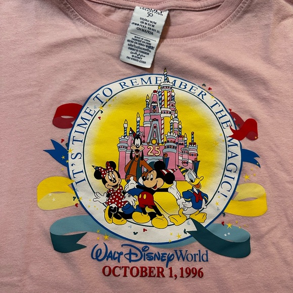 EUC Birthday Cake Cinderella Castle Walt Disney World 50th Anniversary M Crop Tp - Picture 2 of 5